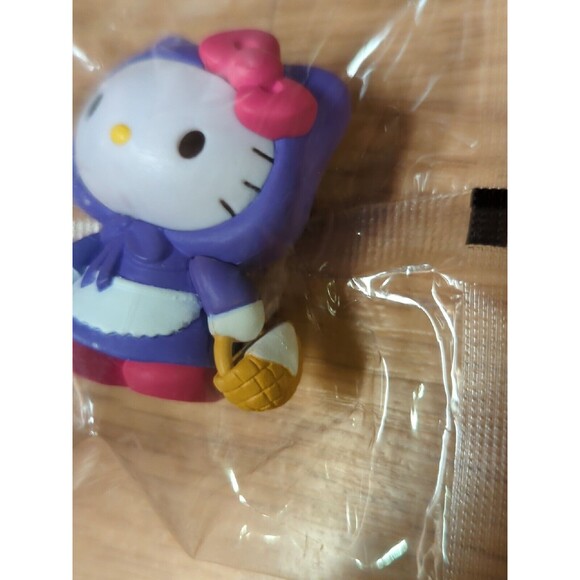 Hello Kitty Little Red Riding Hood 2" Blind Bag Figure Sanrio Collectible Toy - Picture 3 of 4